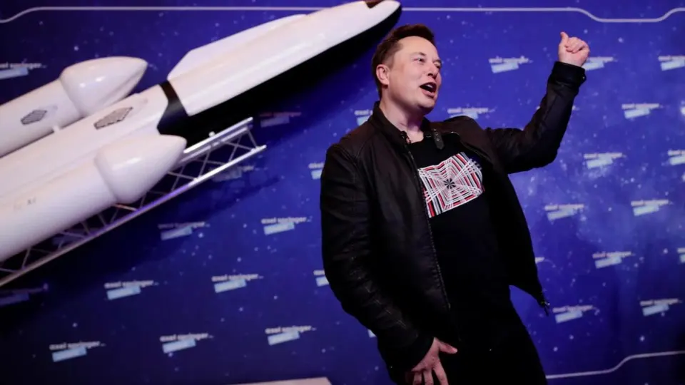 马斯克展示搭载 SpaceX 推进技术的飞行版 Roadster，特斯拉永续合约成交激增